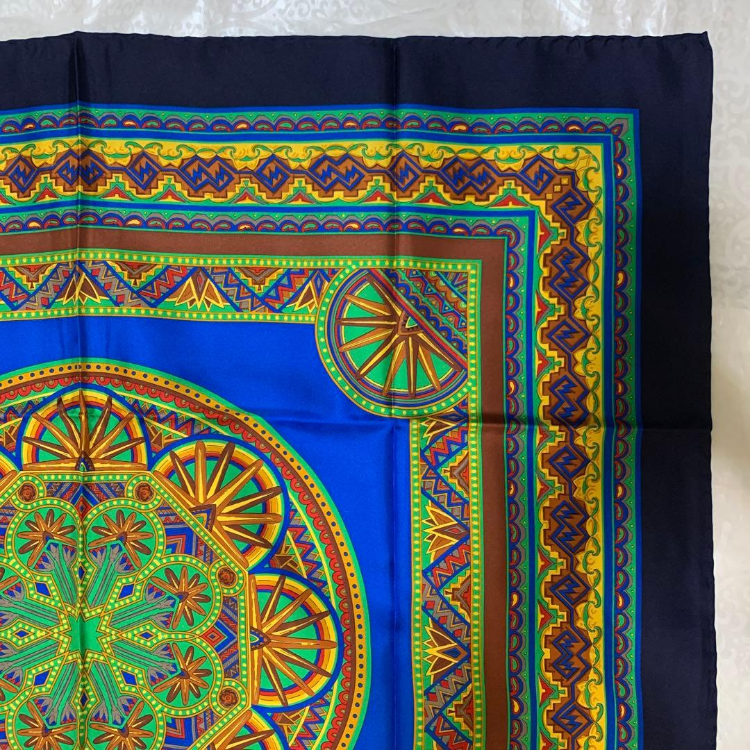 d*4様 CELINE スカーフ　幾何学模様　四方対象柄大判　極美品　冬特価〜2