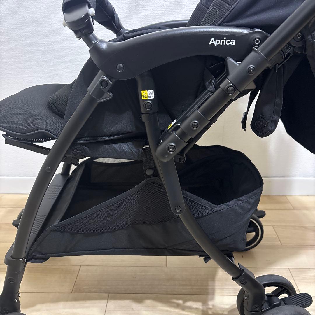 極美品 2024年モデル アップリカ ラクーナビッテクッション ベビーカー 黒