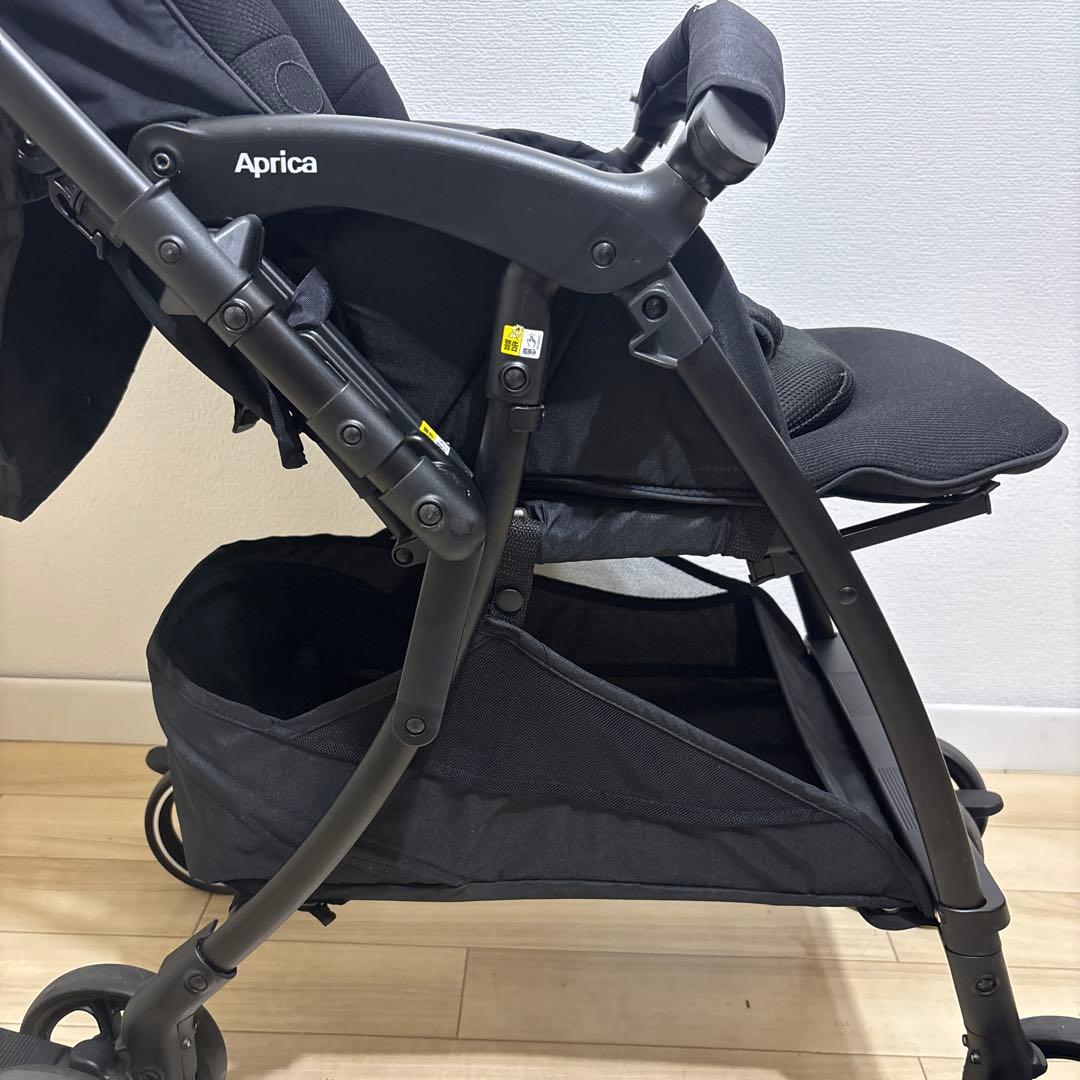極美品 2024年モデル アップリカ ラクーナビッテクッション ベビーカー 黒