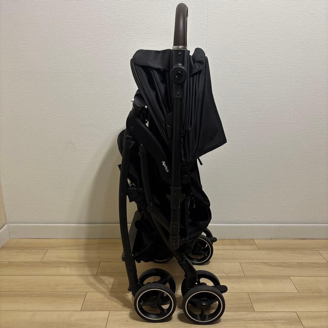 極美品 2024年モデル アップリカ ラクーナビッテクッション ベビーカー 黒