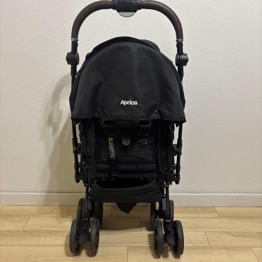 極美品 2024年モデル アップリカ ラクーナビッテクッション ベビーカー 黒
