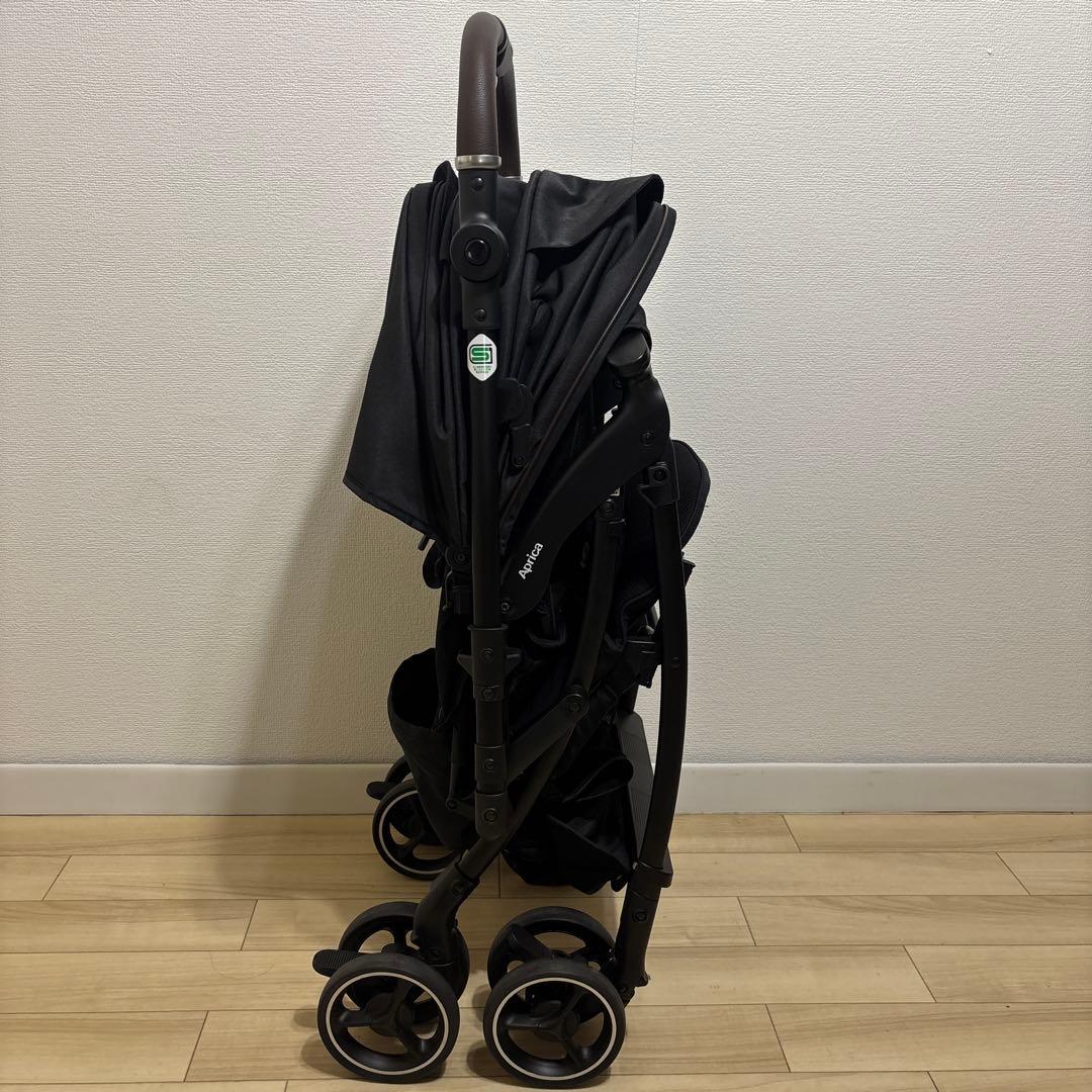 極美品 2024年モデル アップリカ ラクーナビッテクッション ベビーカー 黒