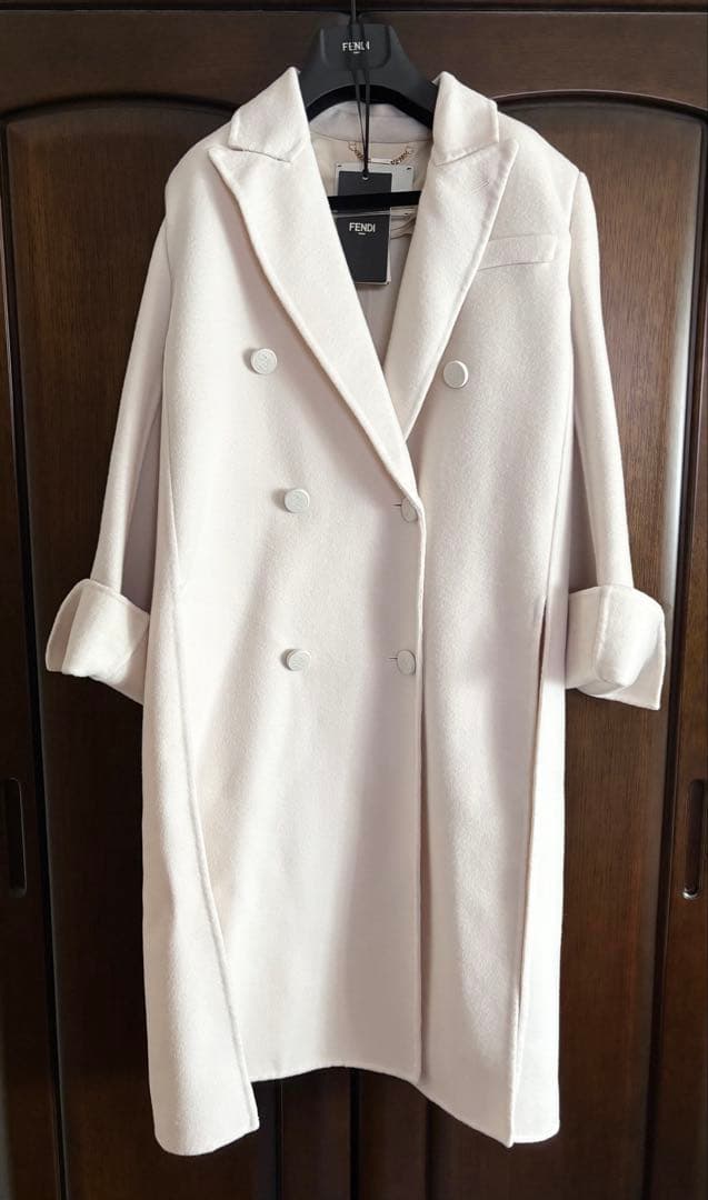 週末限定！FENDI 最高級裏FFウールコート　美品38 ホワイト