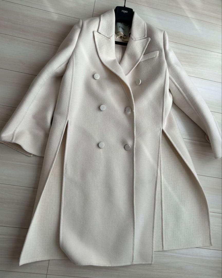 週末限定！FENDI 最高級裏FFウールコート　美品38 ホワイト