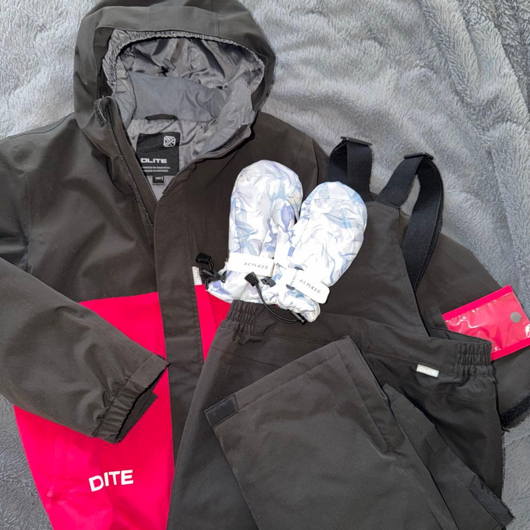 キッズ スキー スノーボード ウェア セット 手袋付 美品 140 DLITE
