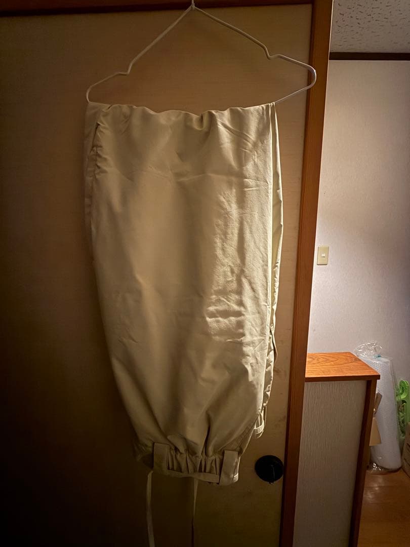 REPUBLIC アノラック グリーンとホワイトパンツ