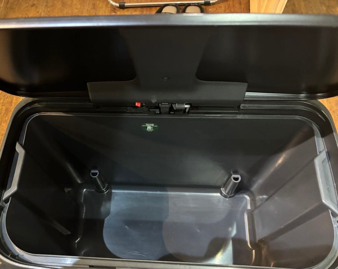 brabantia 黒ペダル式ごみ箱 540mm x 365mm x 705mm