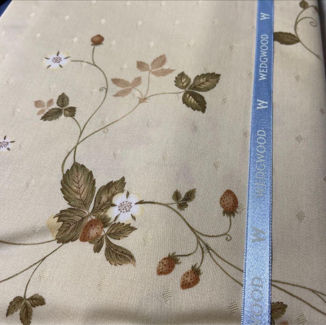 ウェッジウッド　テーブルクロス　撥水加工　4人掛　ワイルドストロベリー　日本製