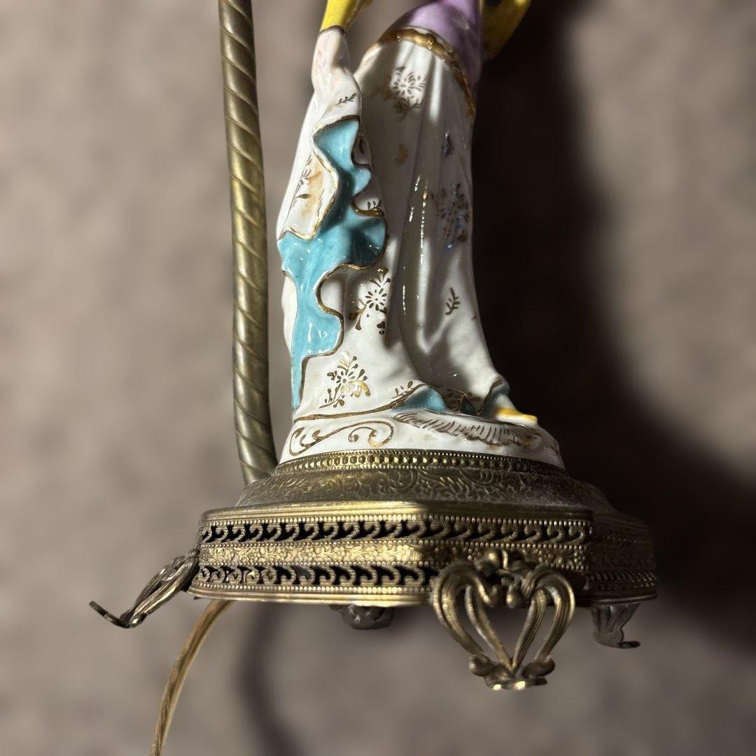 女性像の陶器ランプ　アンティークランプ