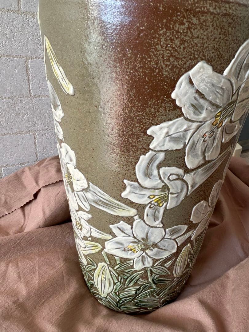 金城　百合文壺　沖縄　金城陶器所　骨董　花器　金城博美