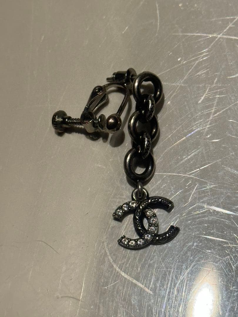 藤*範様 CHANEL ブラックメタル ピアス(片耳用)