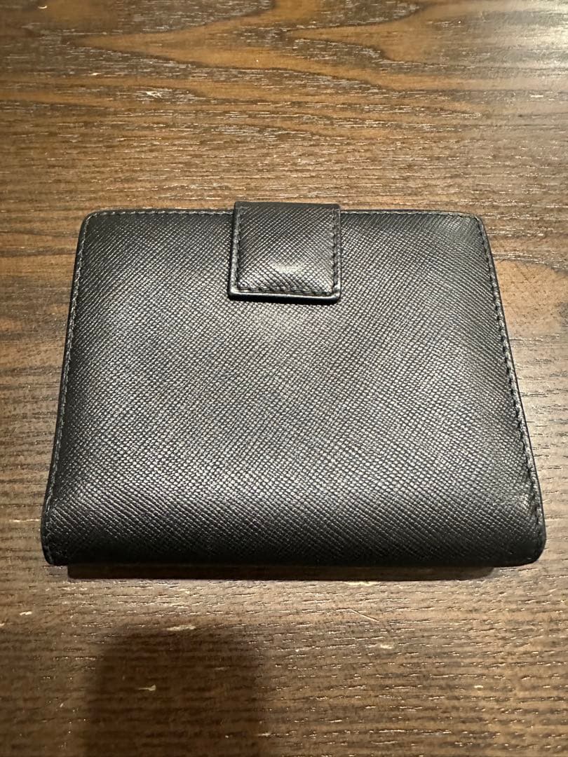PRADA ブラック サフィアーノレザー 二つ折り財布