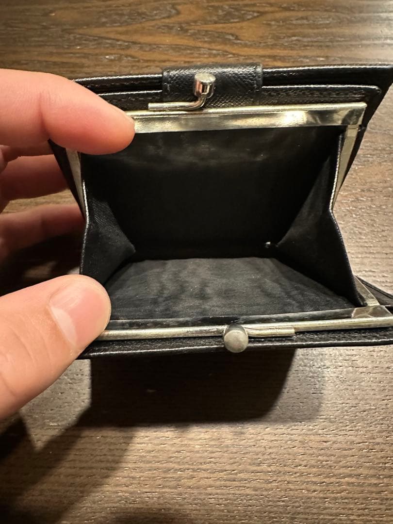 PRADA ブラック サフィアーノレザー 二つ折り財布