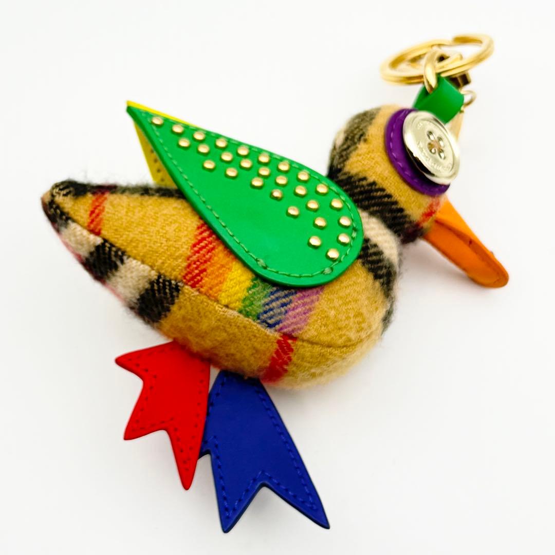 超希少/美品✨バーバリー レインボー ダック チャーム ノバチェック ゴールド