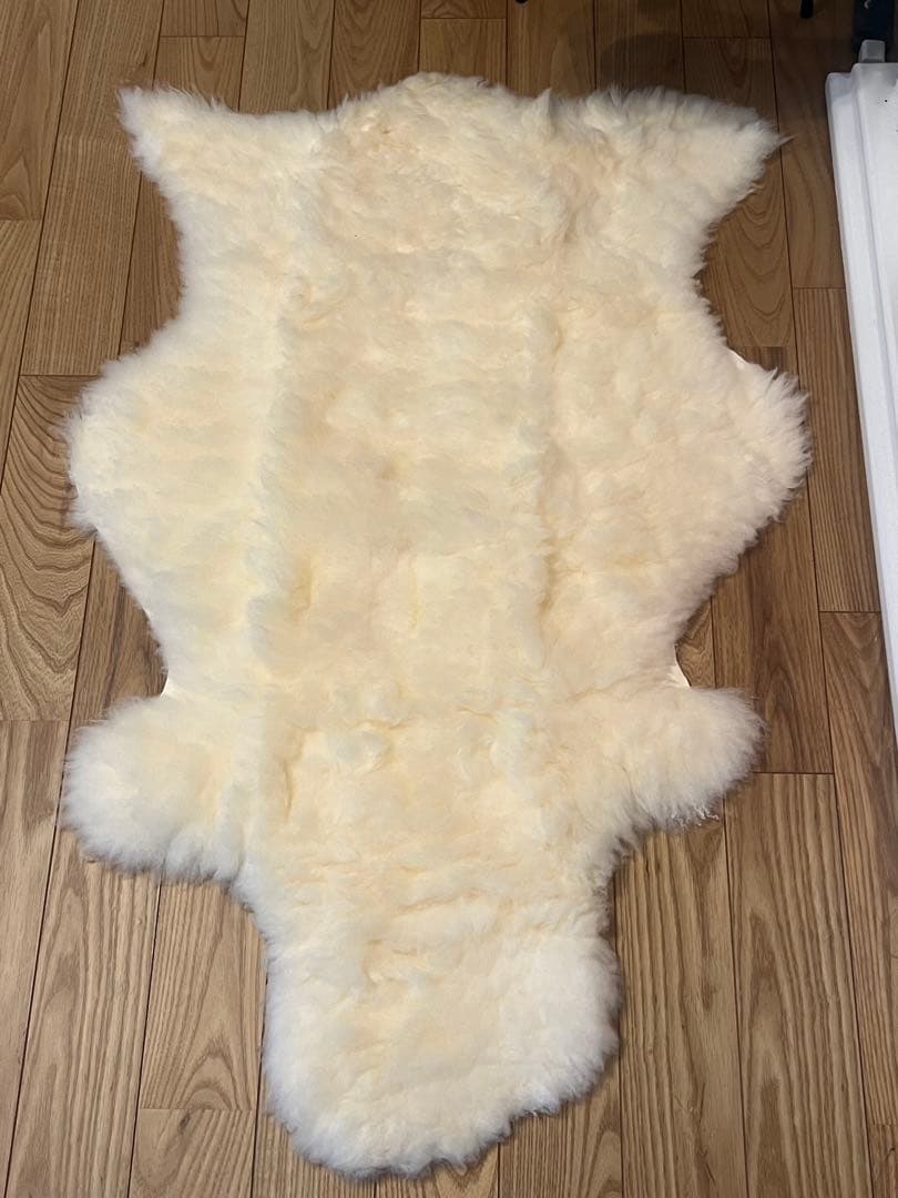 クリーム色 ムートンラグ　本物