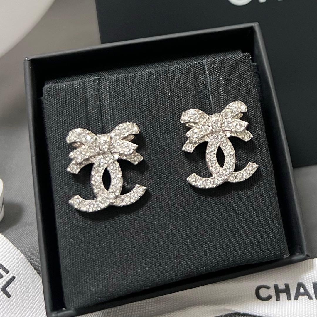 CHANEL CC リボン付きロゴピアス
