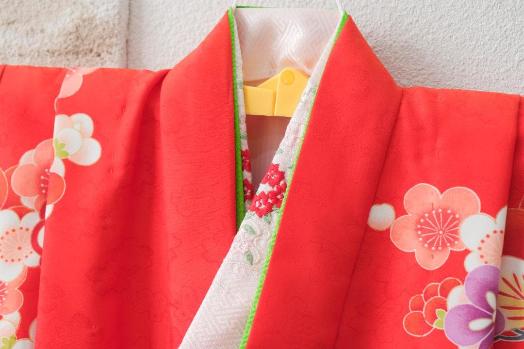 7歳女の子　七五三　赤花柄 鶴着物