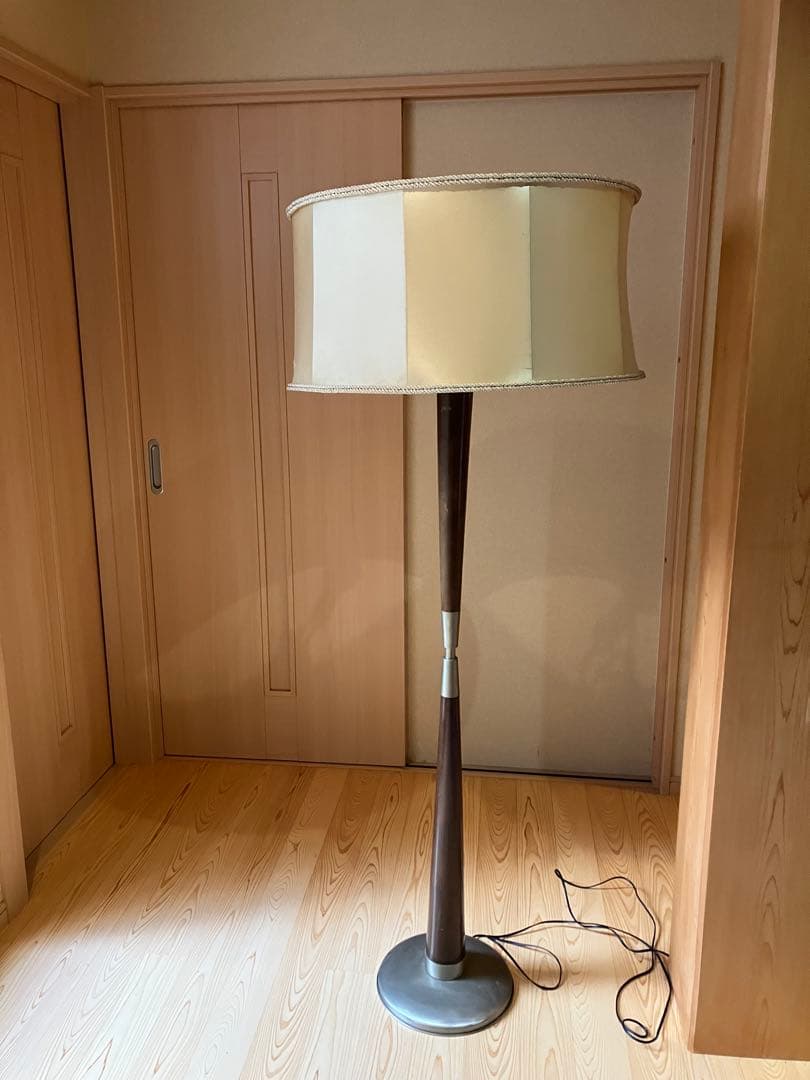 国産ビンテージ　フロアランプ　ミッドセンチュリー　ウッド　洋館　アンティーク