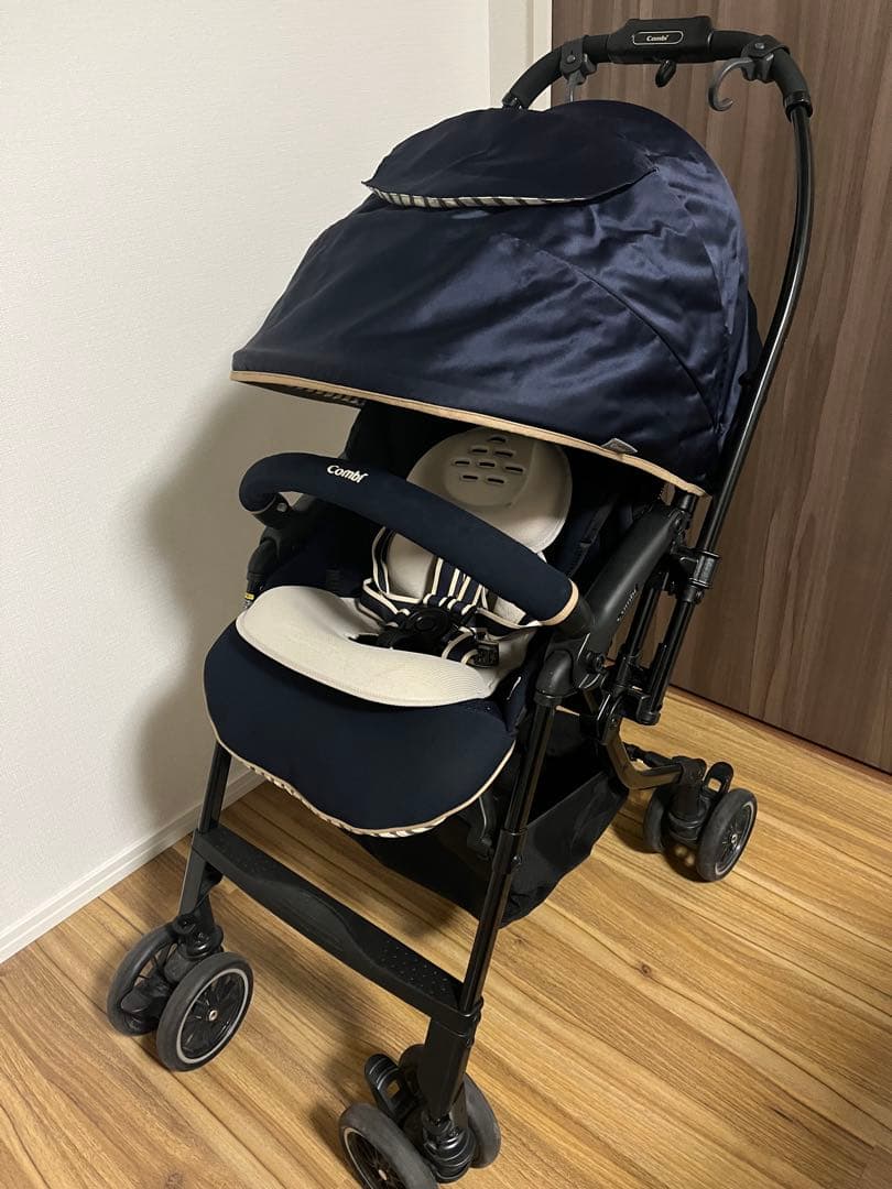 【Combi】メチャカル オート4キャス エッグショック ネイビー