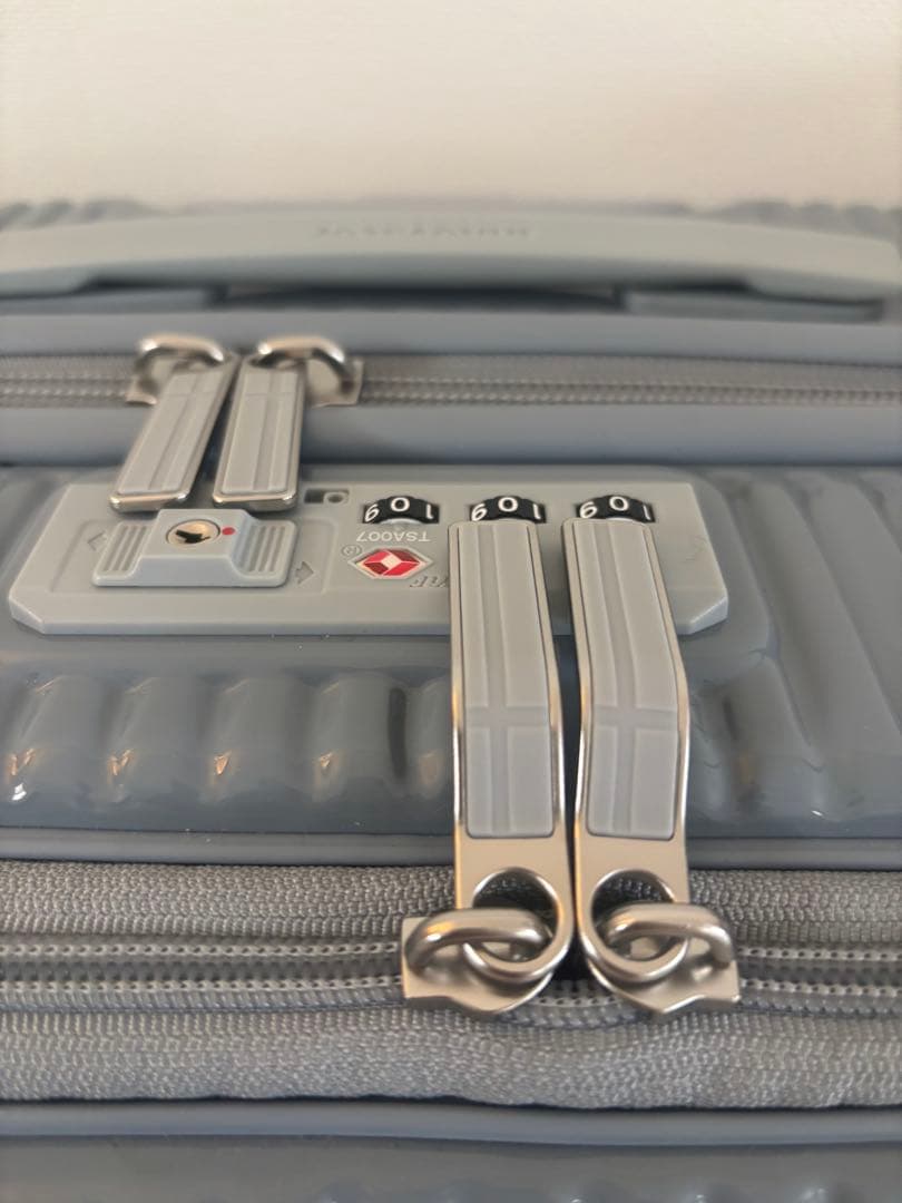 イノベーターLIMITED EDITION スーツケース