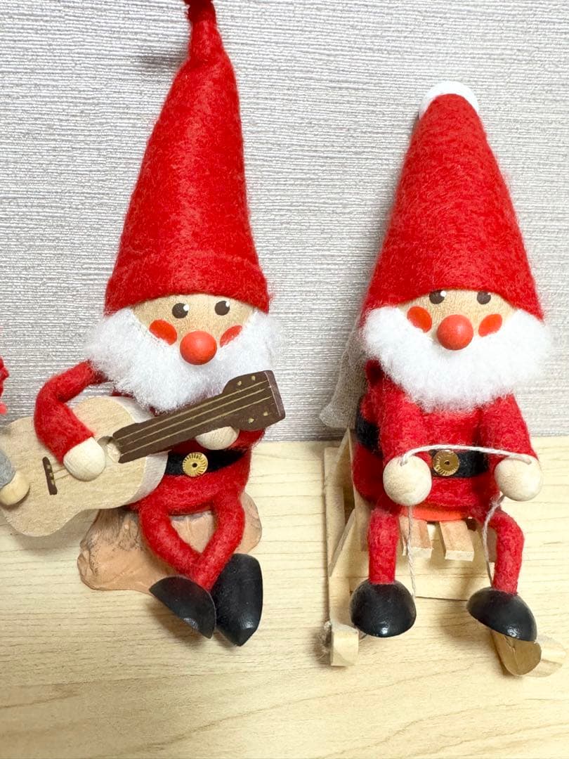 ノルディカニッセ ギターを弾くサンタ ソリに乗るサンタ トナカイ