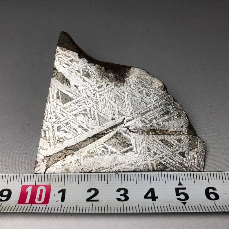 M　隕石 鉄隕石　アルタイ隕石　原皮付き　ナチュラル　原石　重さ約153ｇ