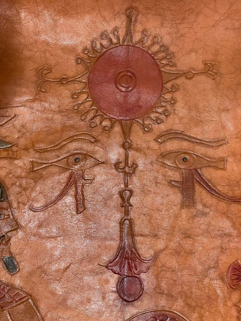 本革　レザータペストリー（手染め、手彫り）