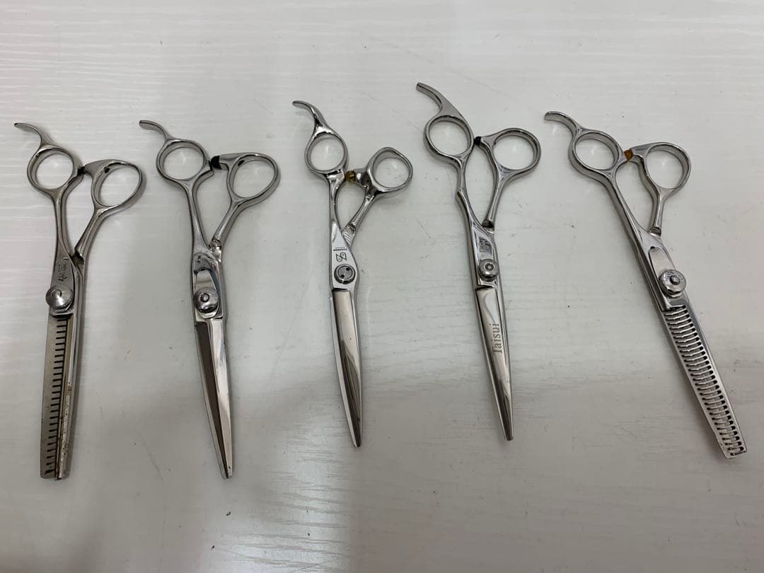 美容師　ハサミ　ヘアカット