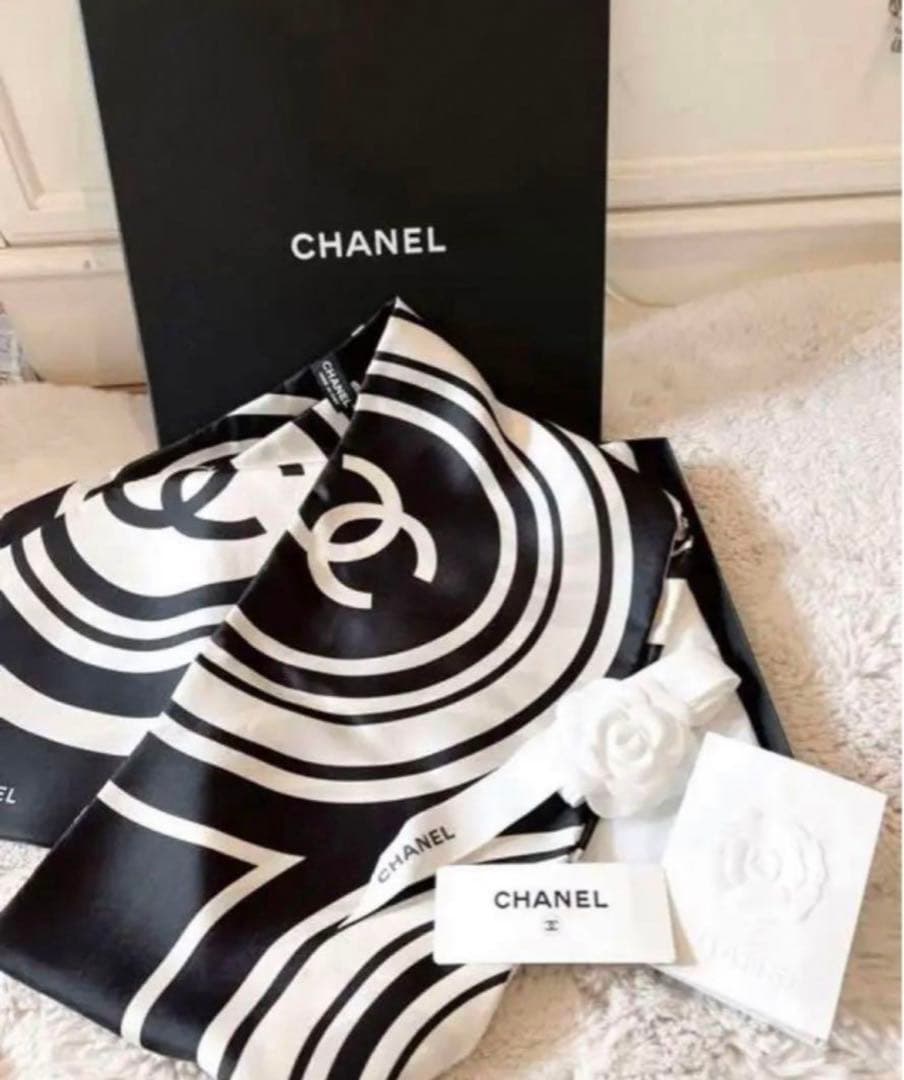 【正規品】日本未入荷❣️限定品☆極美品❣️シャネルココマーク スカーフ