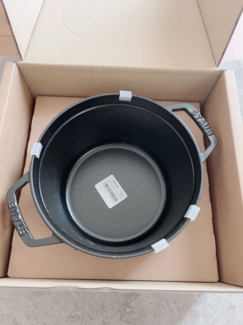 新品未使用　ストウブ　グランドココット　ラウンド　ブラック　staub