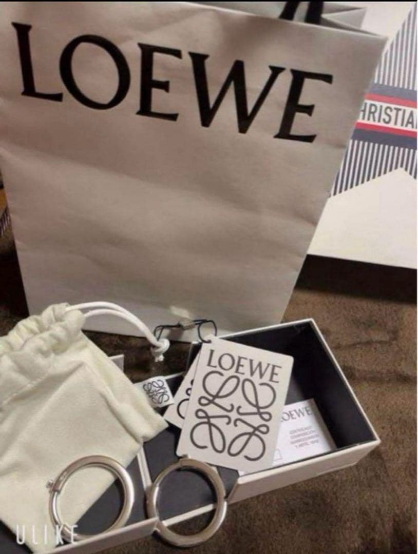 LOEWE キーホルダー ギフトボックス付き