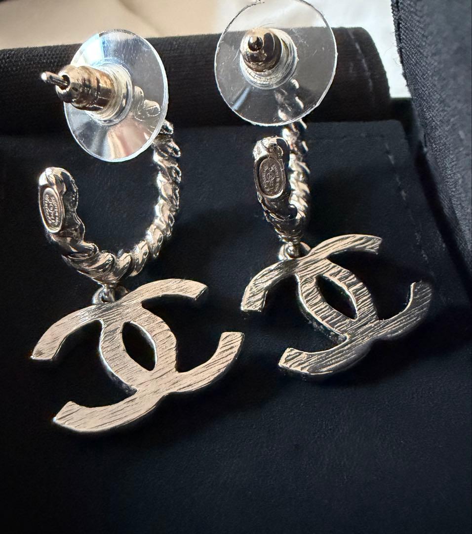 CHANEL ツイストデザイン フープピアス