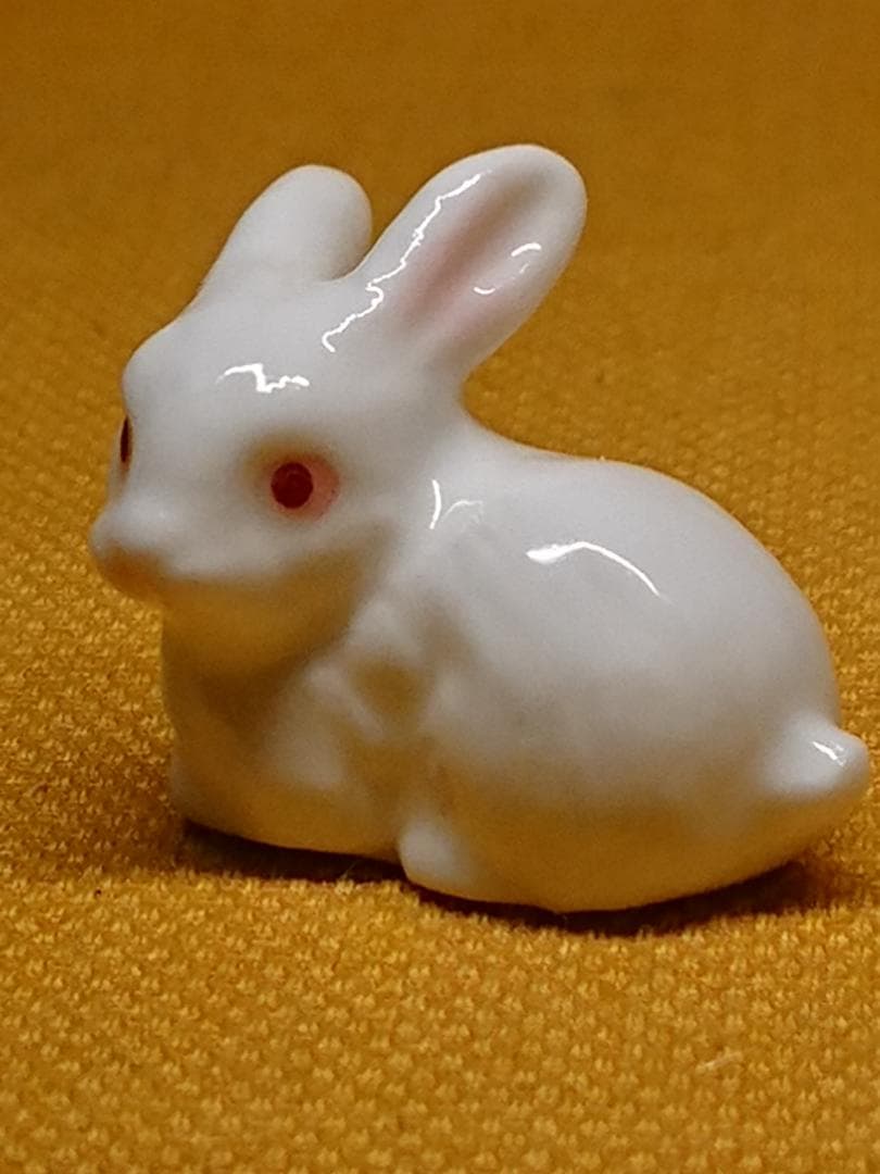 ウサギ　兎　白兎　陶器　オブジェ　置物　インテリア　工芸品　美術品　A1184