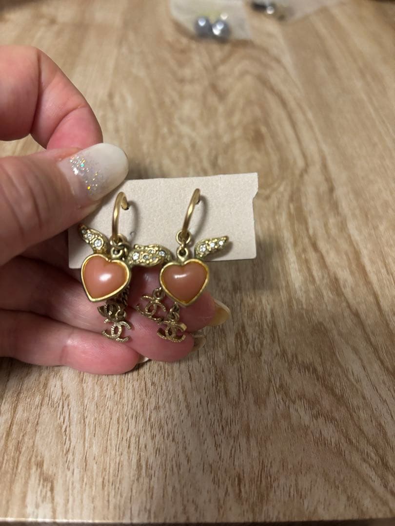 シャネル　ハート型チャーム付きフックピアス