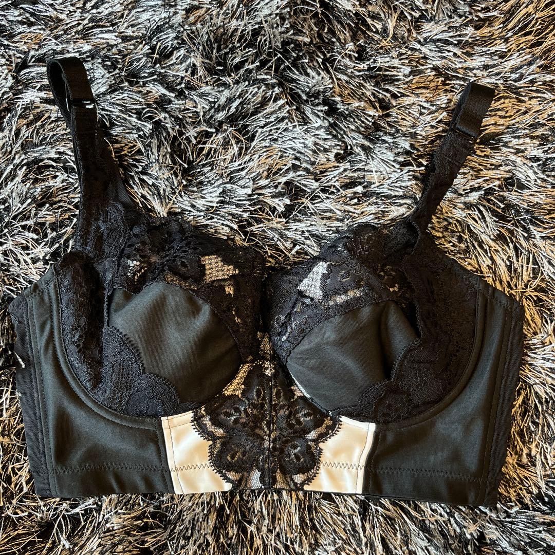 定価2.8万　LALAGRANT 補正下着　光電子　ブラジャー　育乳