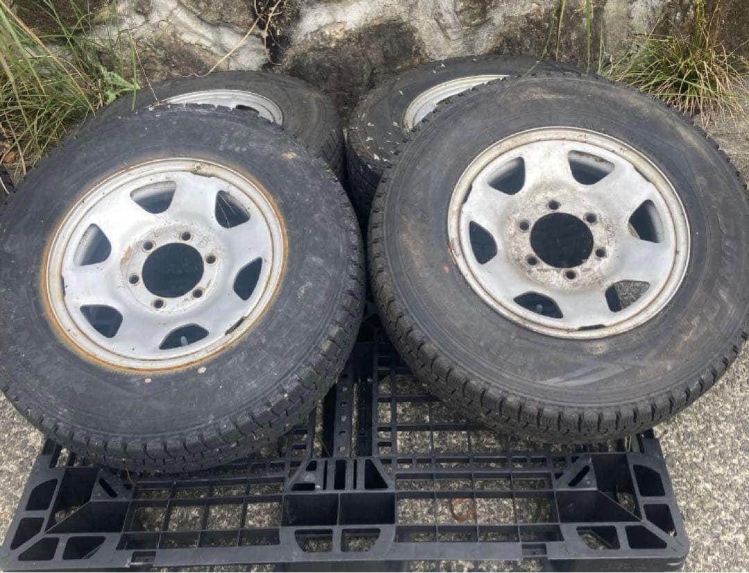 ハイエースホイールタイヤ4本15×6J スタッドレス　20年製195/80R15