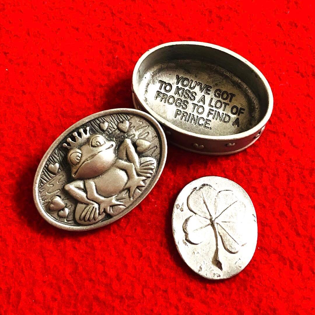 プリンセスと魔法のキス　カエル　小物入れ　ピューター【希少・レア】