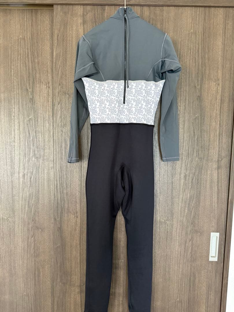 Swell Flowers 　Ecobitch beach サーフスーツ