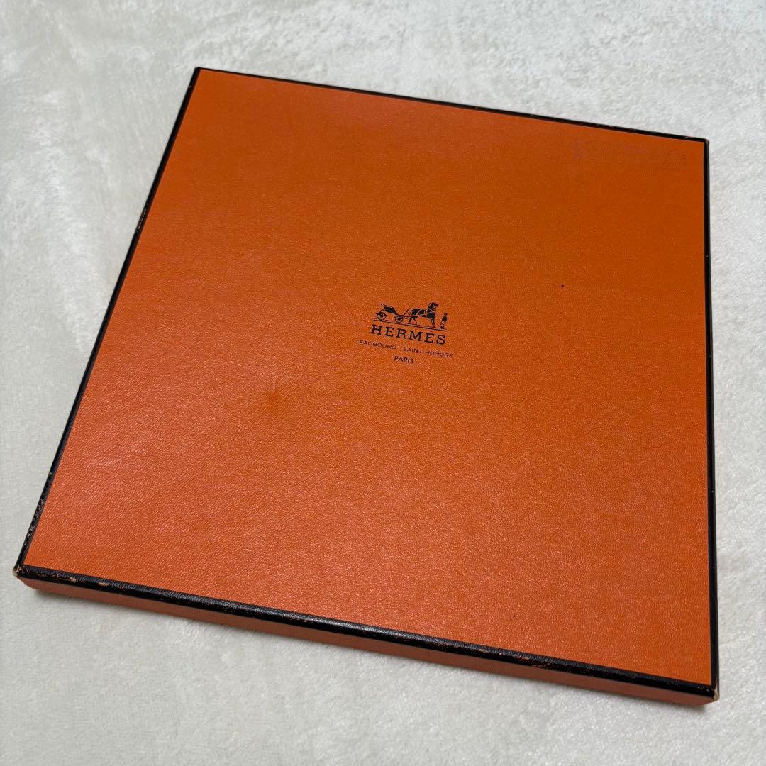y072618 HERMES エルメス　カレ　シルクスカーフ　高級