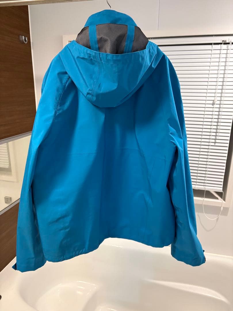 プラダ　ハードシェルジャケット