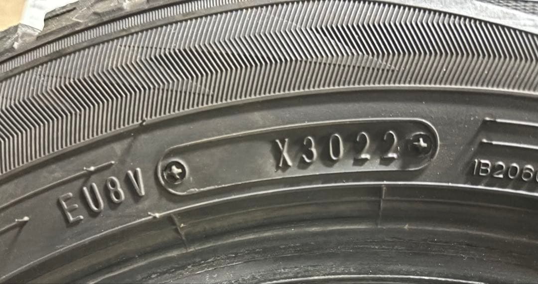 【バリ溝！22年製】155/65R14 ダンロップ　 軽用スタッドレスタイヤ4本