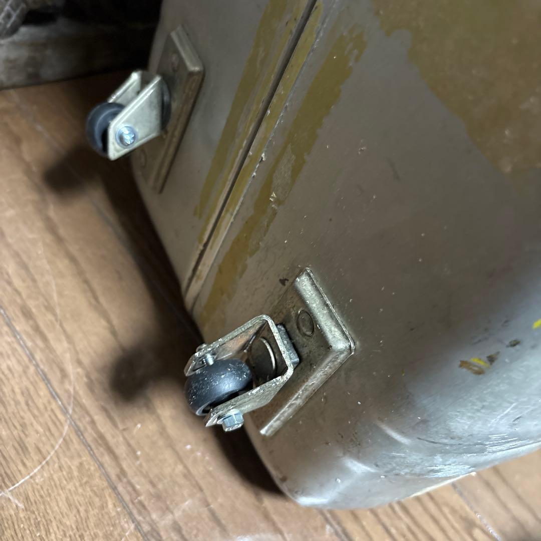 旅の雰囲気あり　格好いい大型　ゼロハリバートン　アルミ製スーツケース 車輪交換済