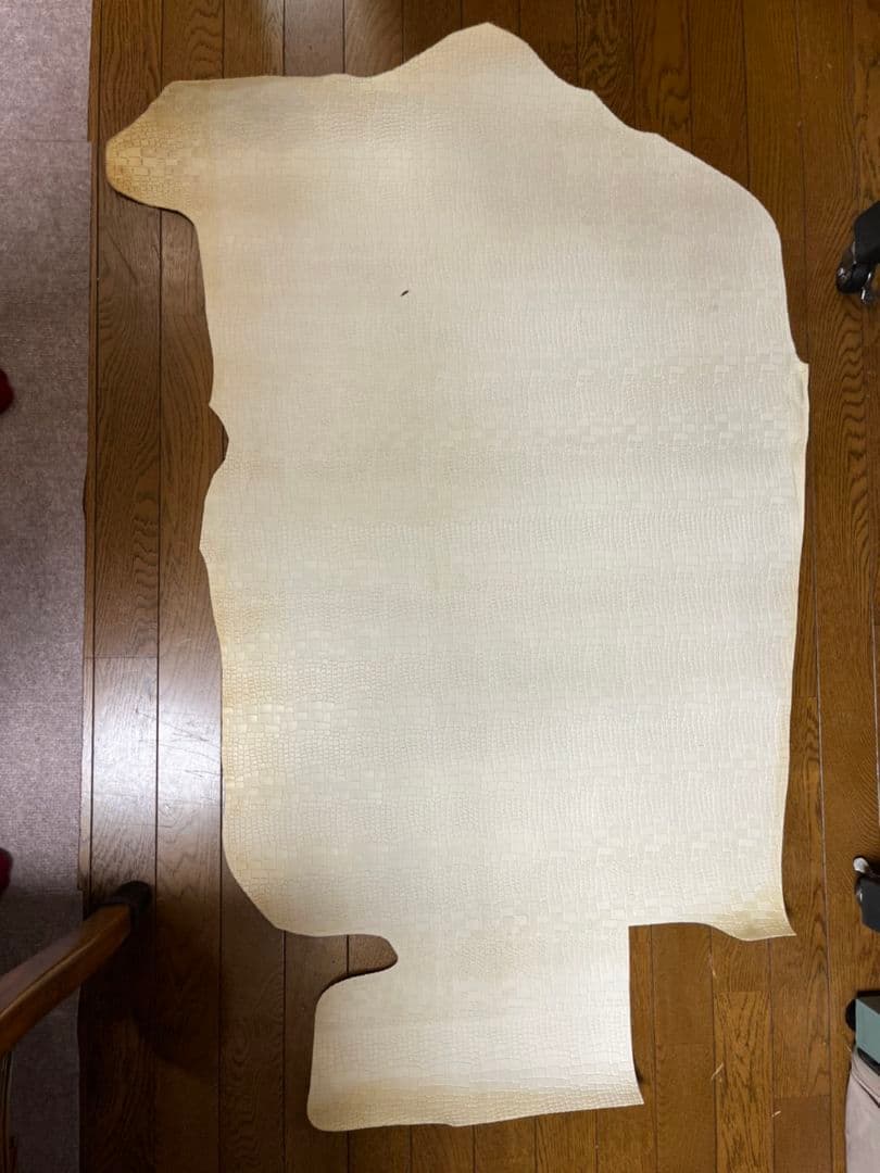 ヌメ革 タンニン鞣し 牛革 約90ds クロコ腹側調型押し