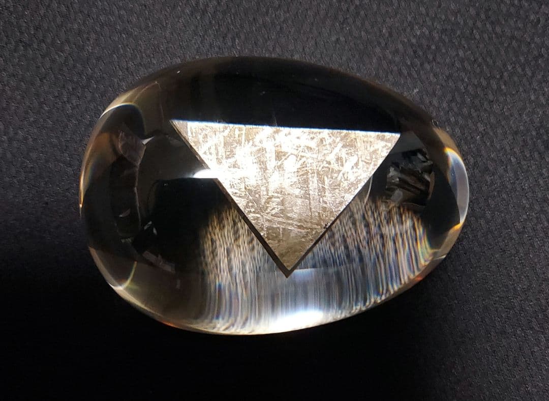 水晶のなかに謎のもの