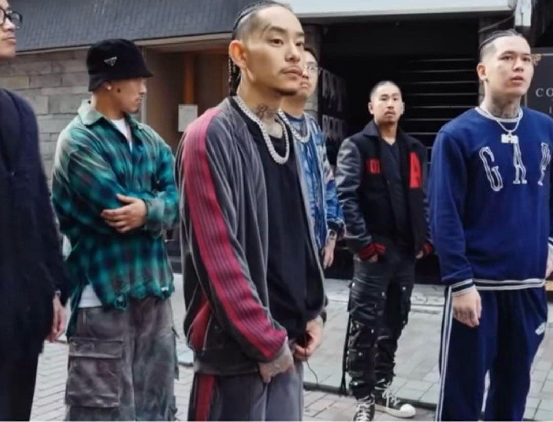 needlesベロア bark 、Watson着用