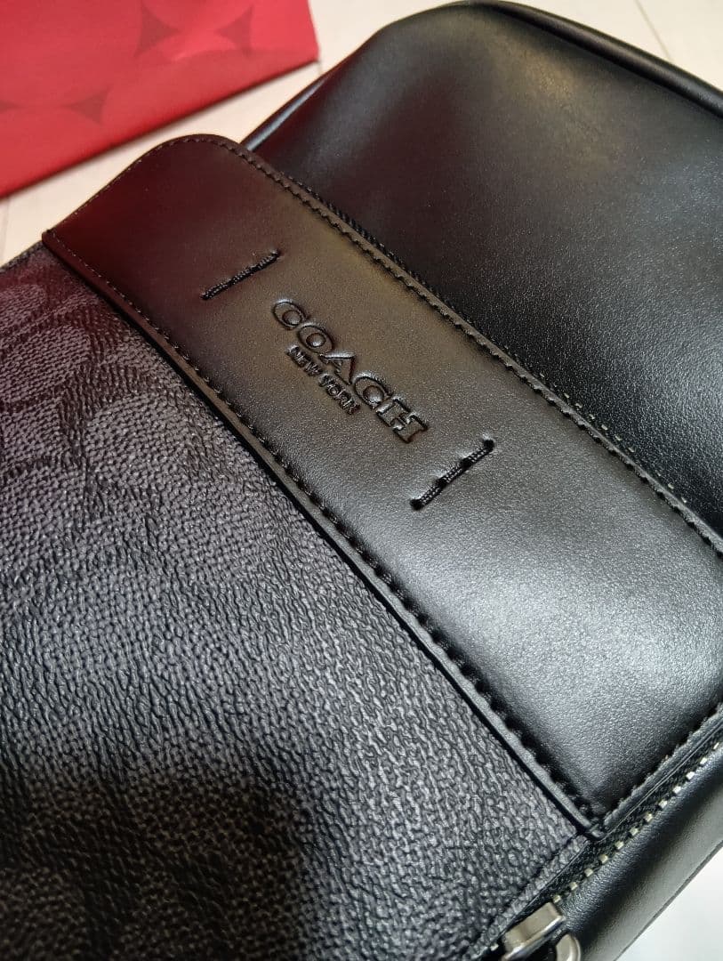 COACH ボディバッグ シグネチャー　革