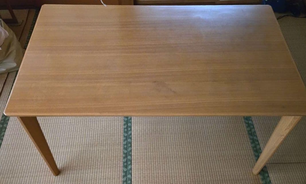 ニトリ　ダイニングテーブル(ロレイン5H 135)