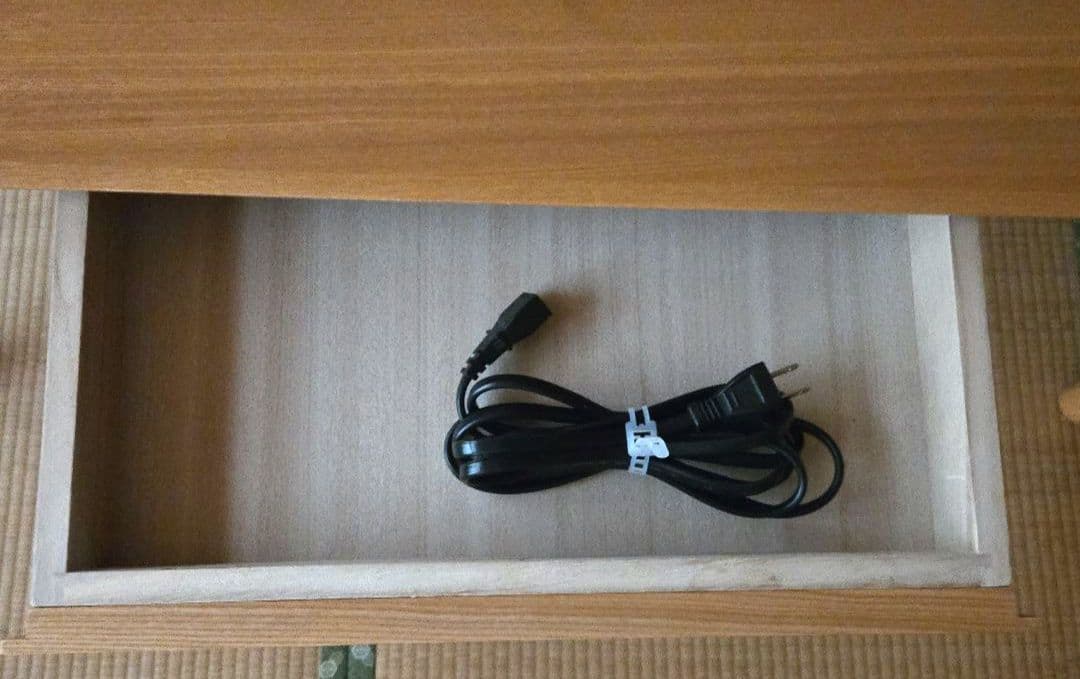 ニトリ　ダイニングテーブル(ロレイン5H 135)