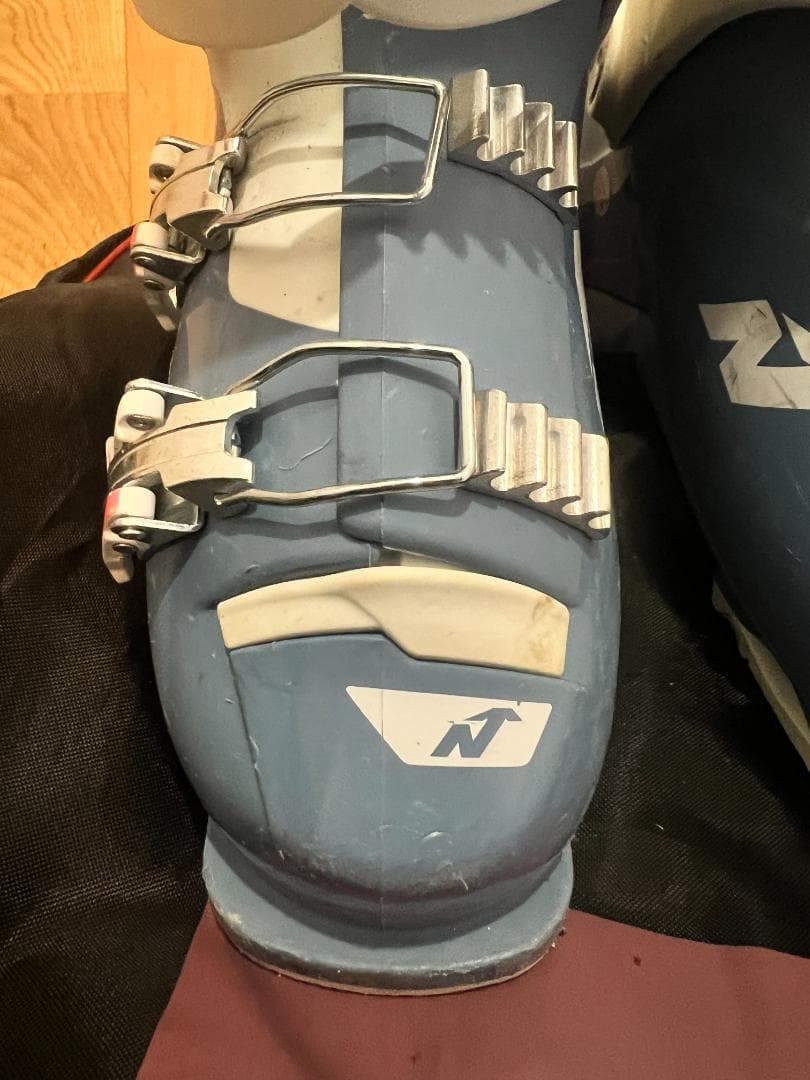 Salomon Lux ジュニア用スキー板 130cm＆NORDICAブーツ