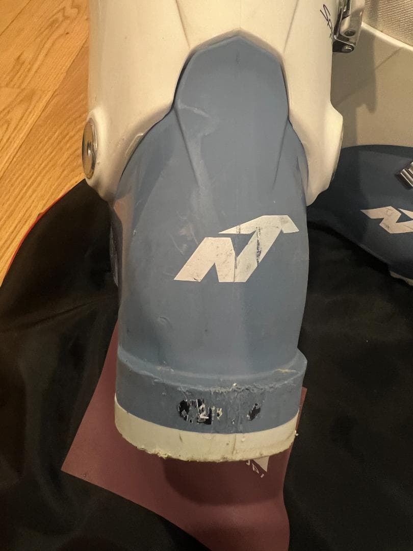 Salomon Lux ジュニア用スキー板 130cm＆NORDICAブーツ